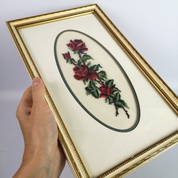 Vintage Petite Point Red Roses Embroidery Picture Oval Mat Gold Frame 13"x8" - Picture 10 of 12